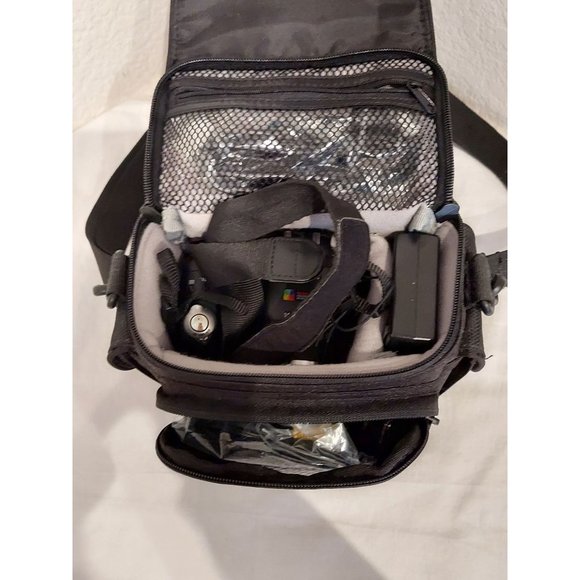 Kodak Easyshare P850 5.1 MP Digital Camera & Lowepro Edit 110 Black Camera Bag - Picture 9 of 11